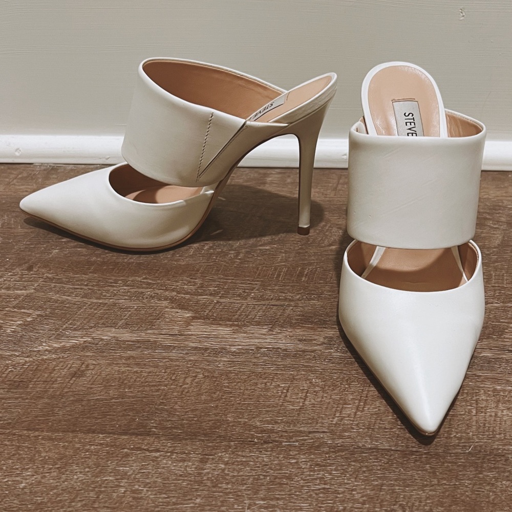 WHITE POINTED TOE HEELS